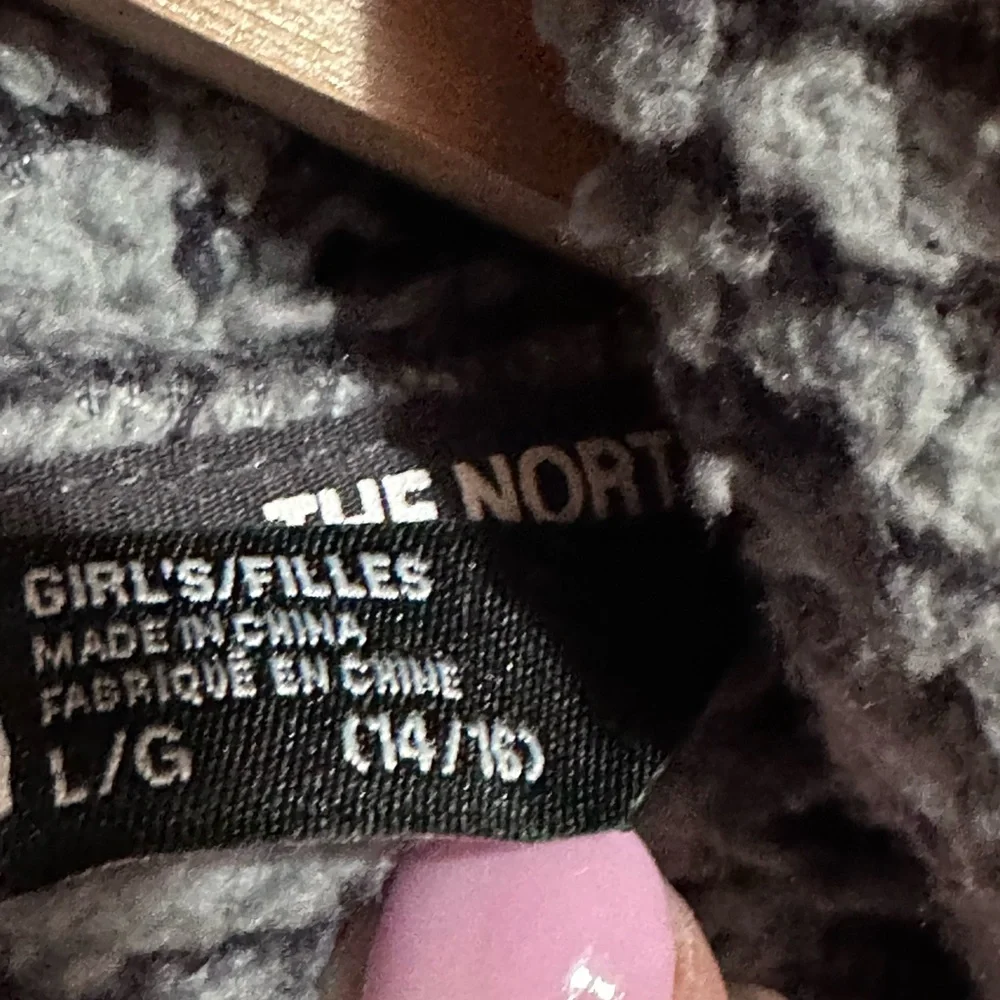 The North Face Girls' Sz 14-16‎ Oso Hoodie mid grey periscope grey stripe color
